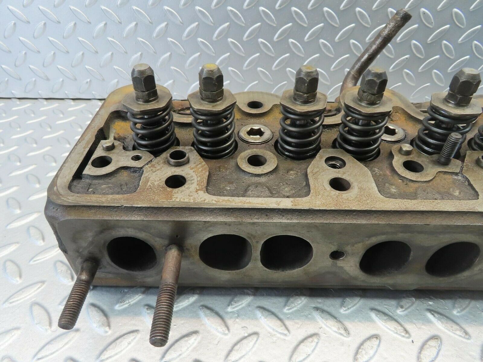 10948 Mercedes-Benz W115 220D Cylinder Head OM615.913