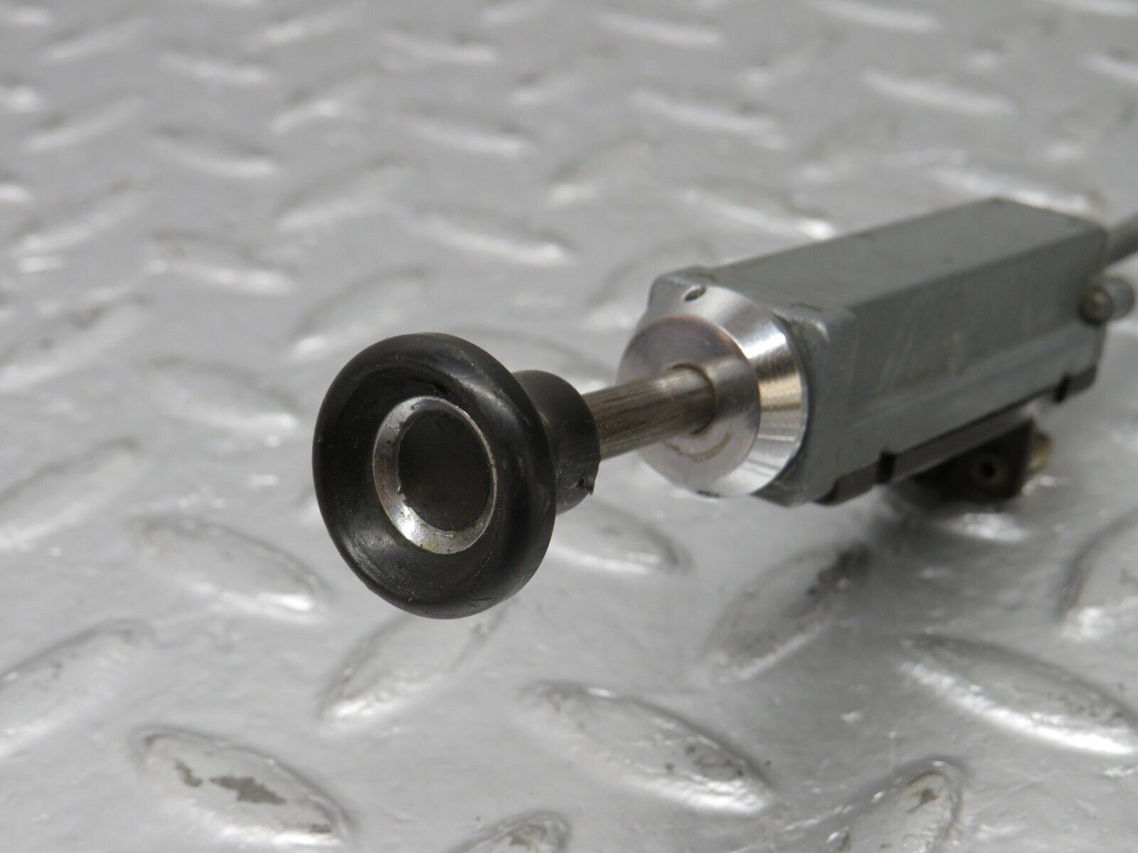 40453 Mercedes-Benz W110 230 Carburettor Choke Cable Pull Switch