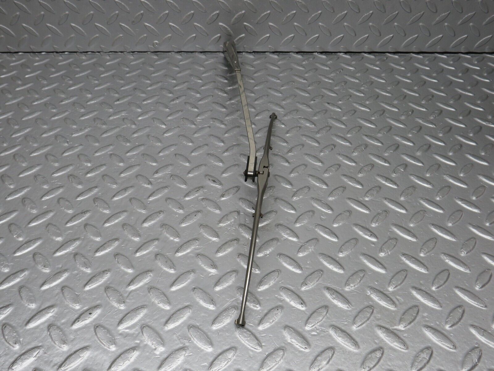 40372 Mercedes-Benz W110 230 Windscreen Wiper Arm Right Side