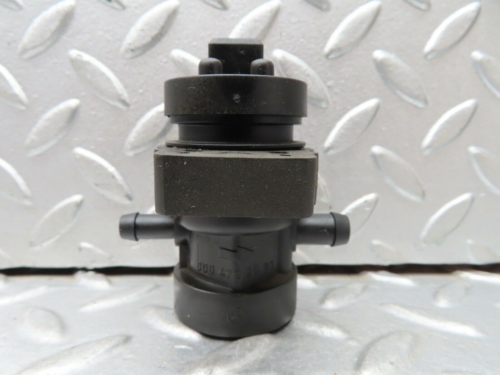 19447 Mercedes-Benz C140 CL420 Coupe Vacuum Valve 0004702093