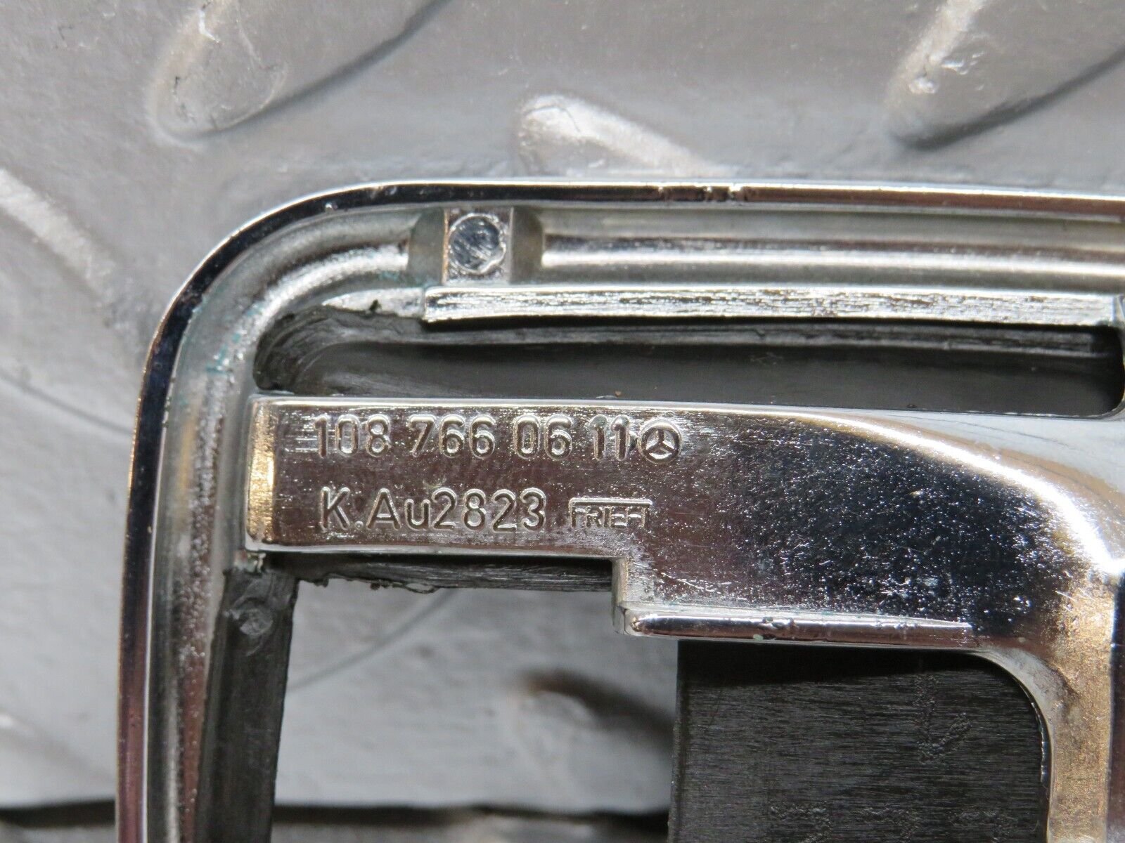 25575 Mercedes-Benz W123 200 Door Handle Surround Right 1087660611