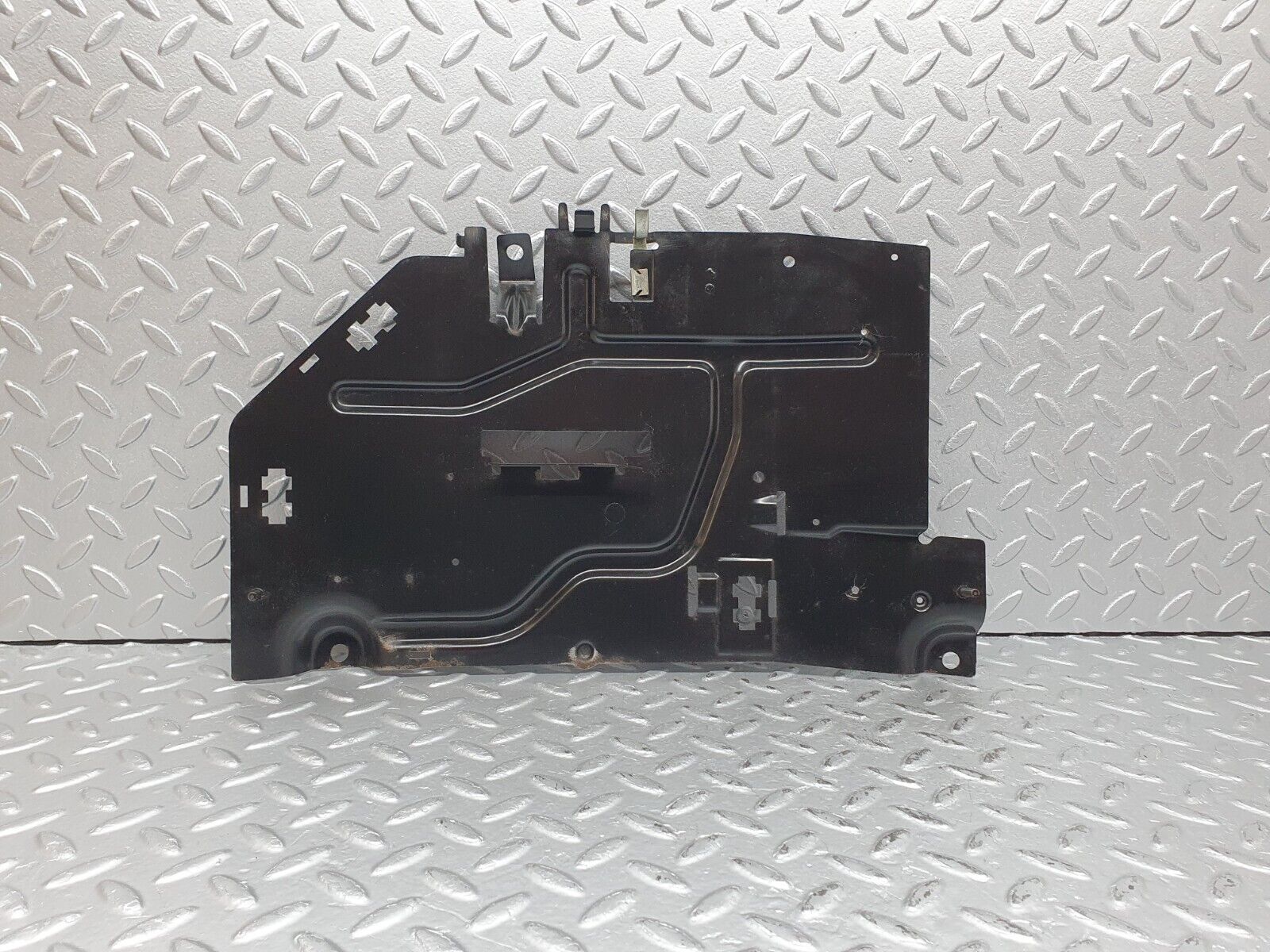 41186 Mercedes-Benz W126 300SE Left Footwell Relay Holder Bracket