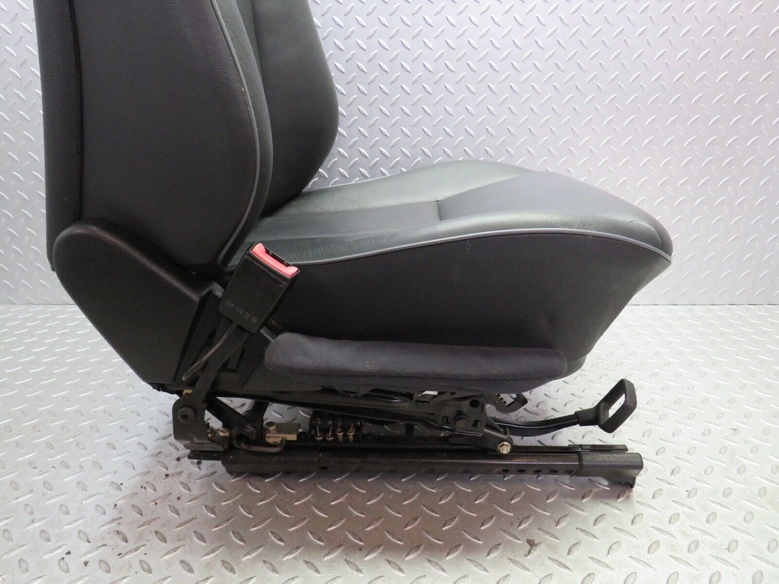 34801 Mercedes-Benz W210 320E Electric Front Left Seat Black Leather
