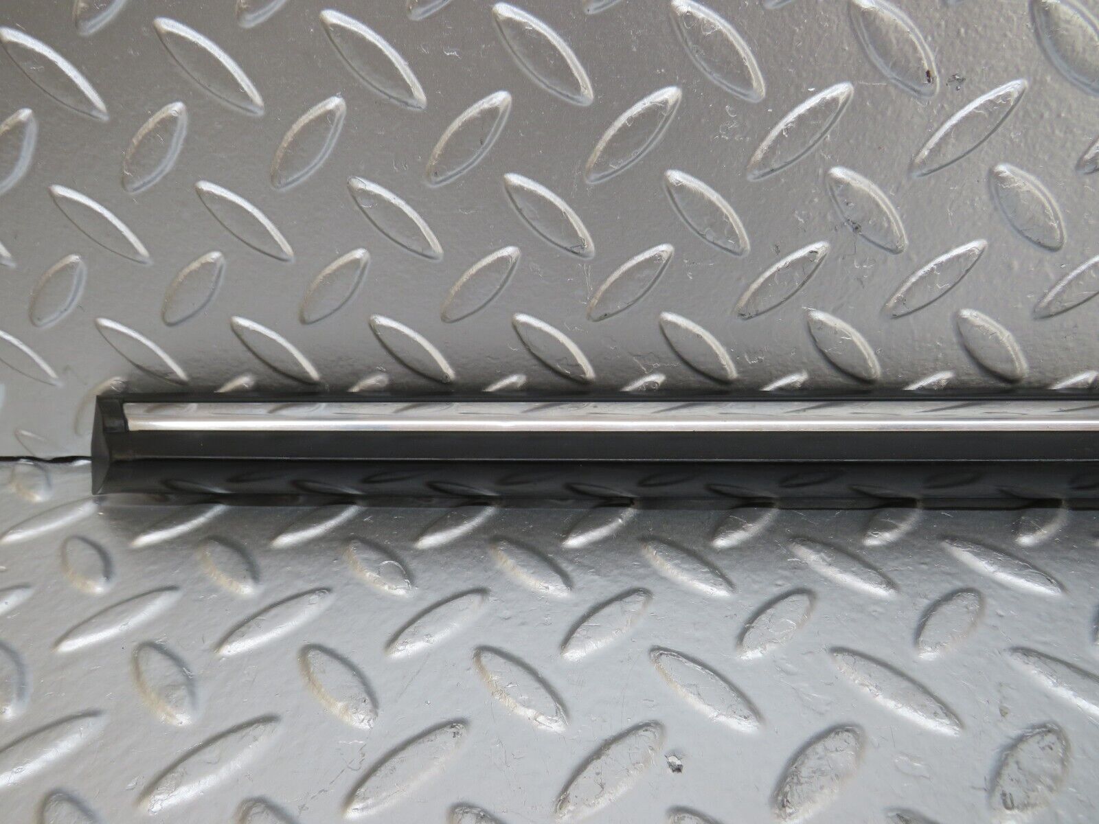 26079 Mercedes-Benz W116 450SE Rear Left Door Centre Moulding Trim