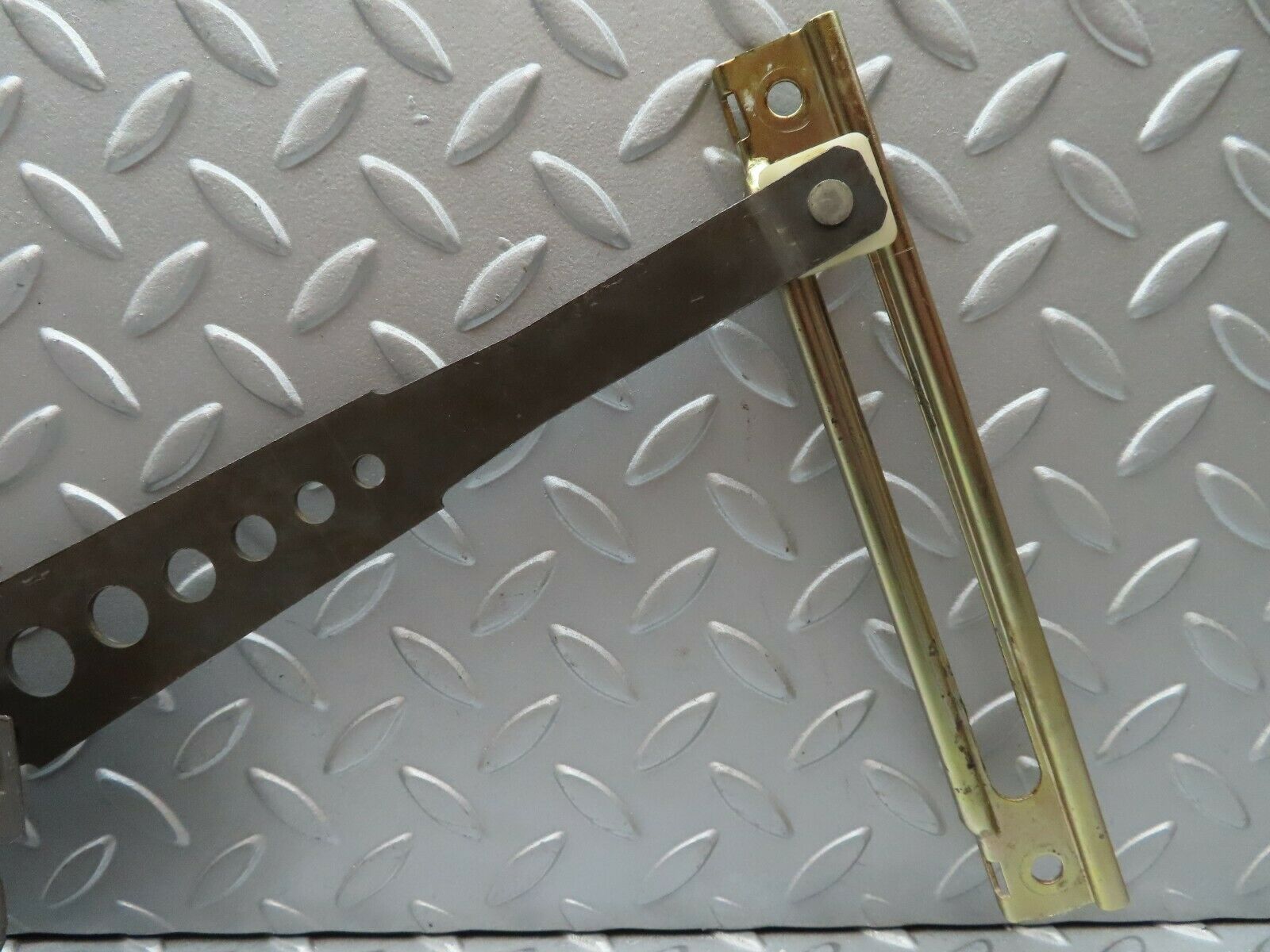 3728 Mercedes-Benz S123 200T Wagon Rear Left Manual Window Regulator