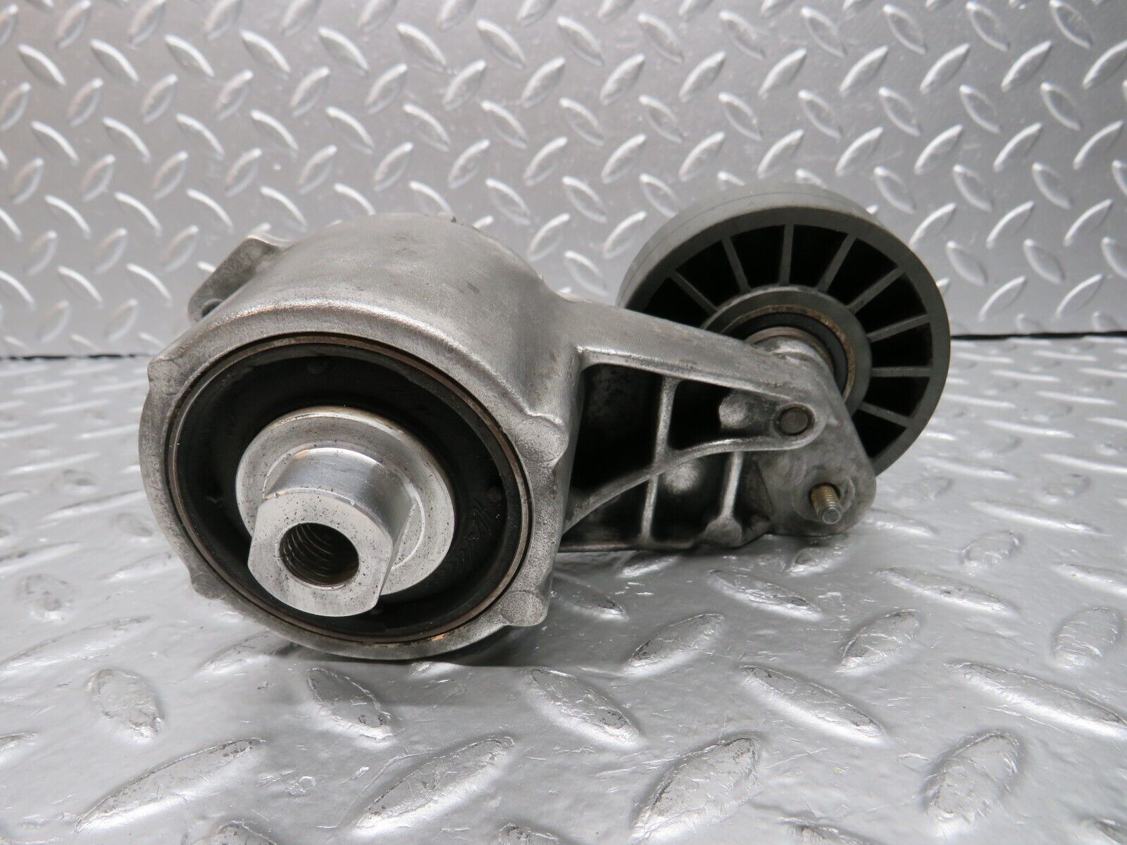 29517 Mercedes-Benz W124 230E Belt Tensioner 1022022440 6012000970