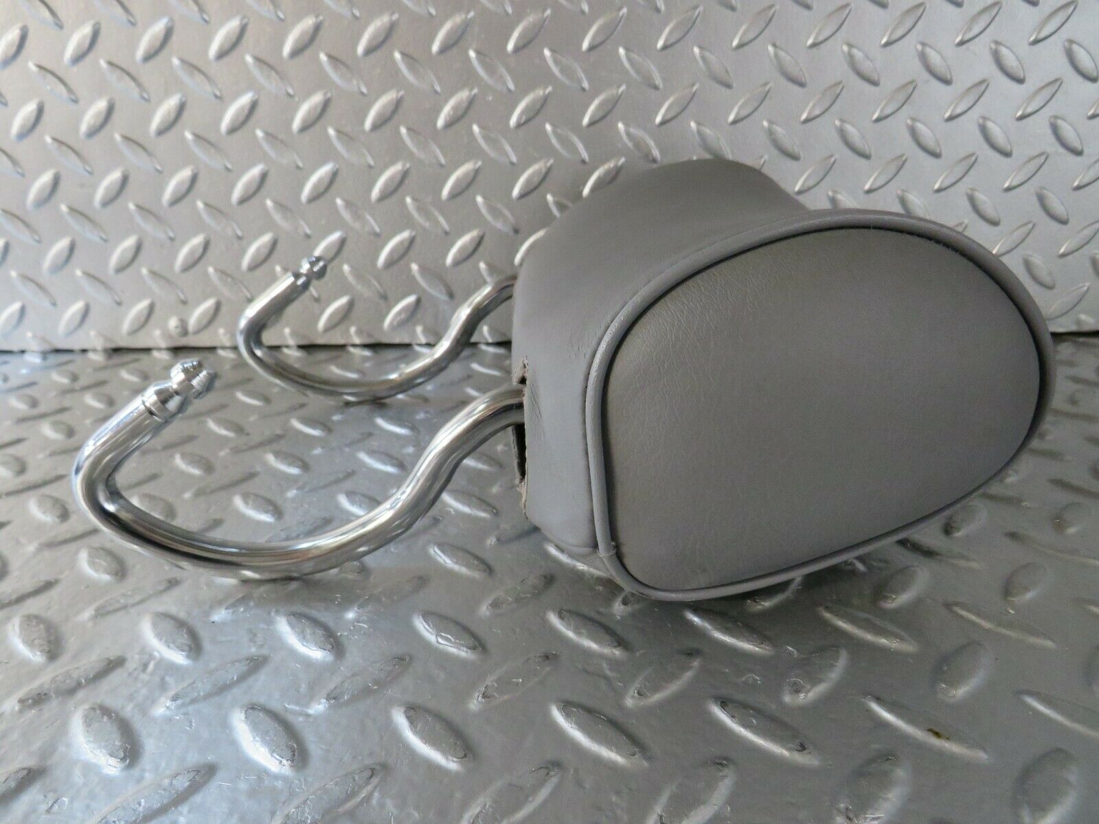 22510 Mercedes-Benz C124 E220 Coupe Coupe Rear Headrest Grey Leather