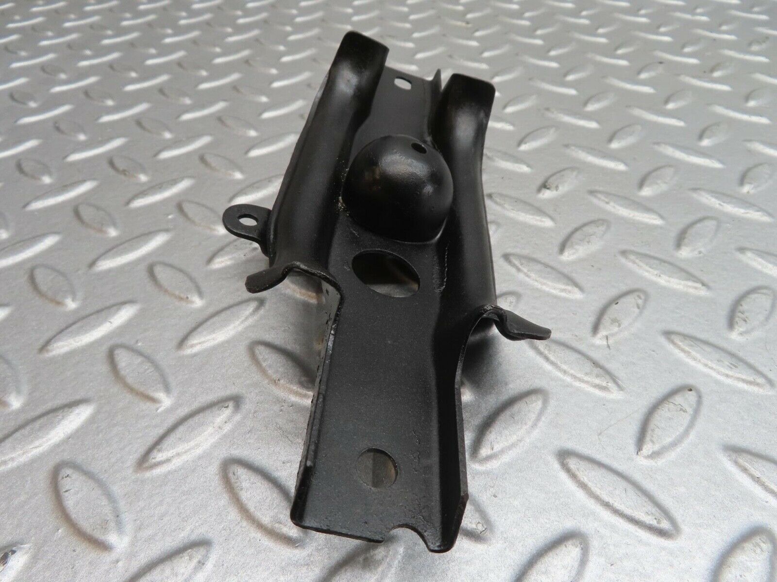 13881 Mercedes-Benz C107 280SLC Cardan Shaft Drive Shaft Bracket