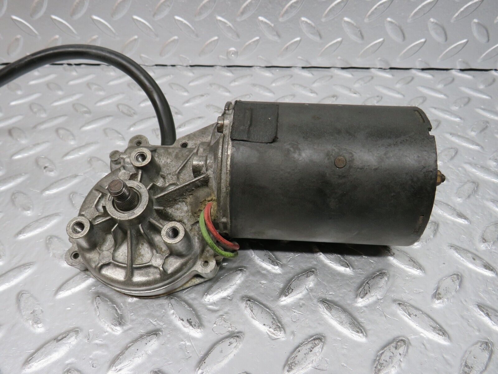 31077 Mercedes-Benz W123 200D Wiper Motor Bosch 0390341077