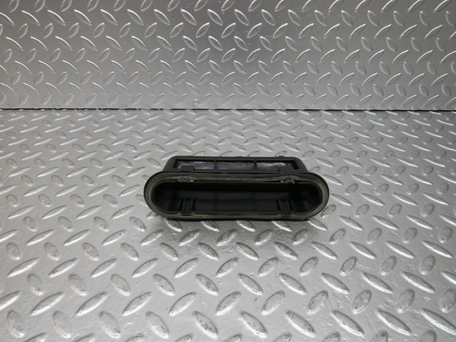 25245 Mercedes-Benz W201 190D Trunk Breather Ventilation Valve 2018300242