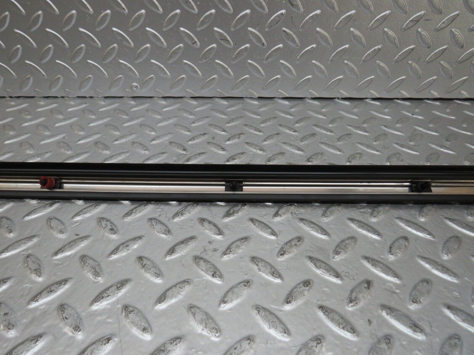 26080 Mercedes-Benz W116 450SE Front Left Door Centre Moulding Trim