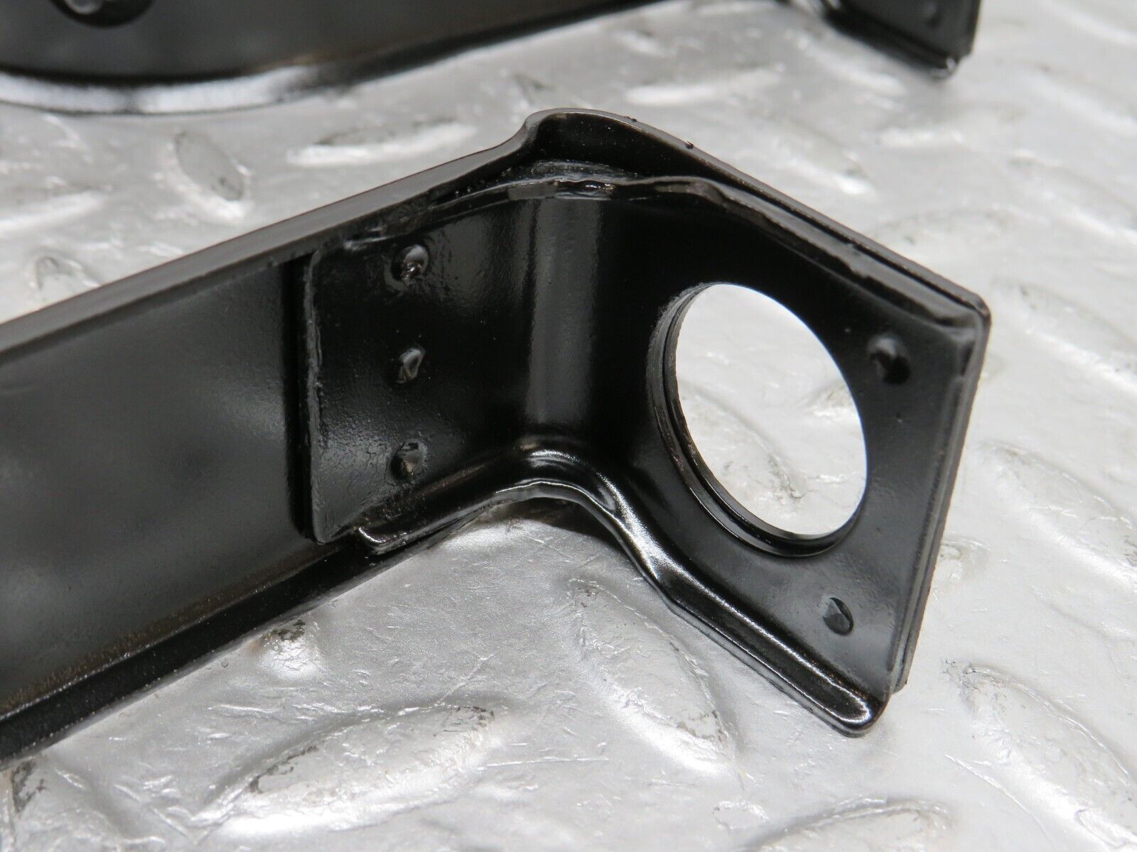 33393 Mercedes-Benz W202 C180 Fuel Tank Tightening Strap 2024700740