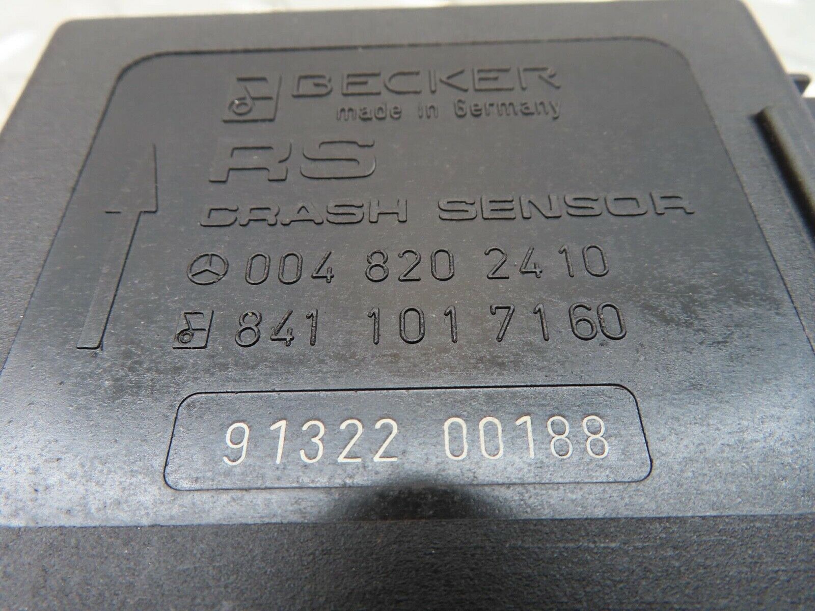 14694 Mercedes-Benz W201 190E Crash Sensor 0048202410