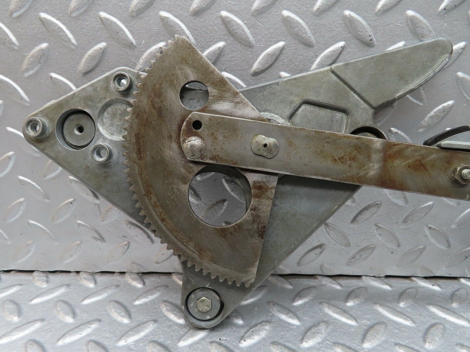 18535 Mercedes-Benz W116 450SEL Rear Left Power Window Regulator