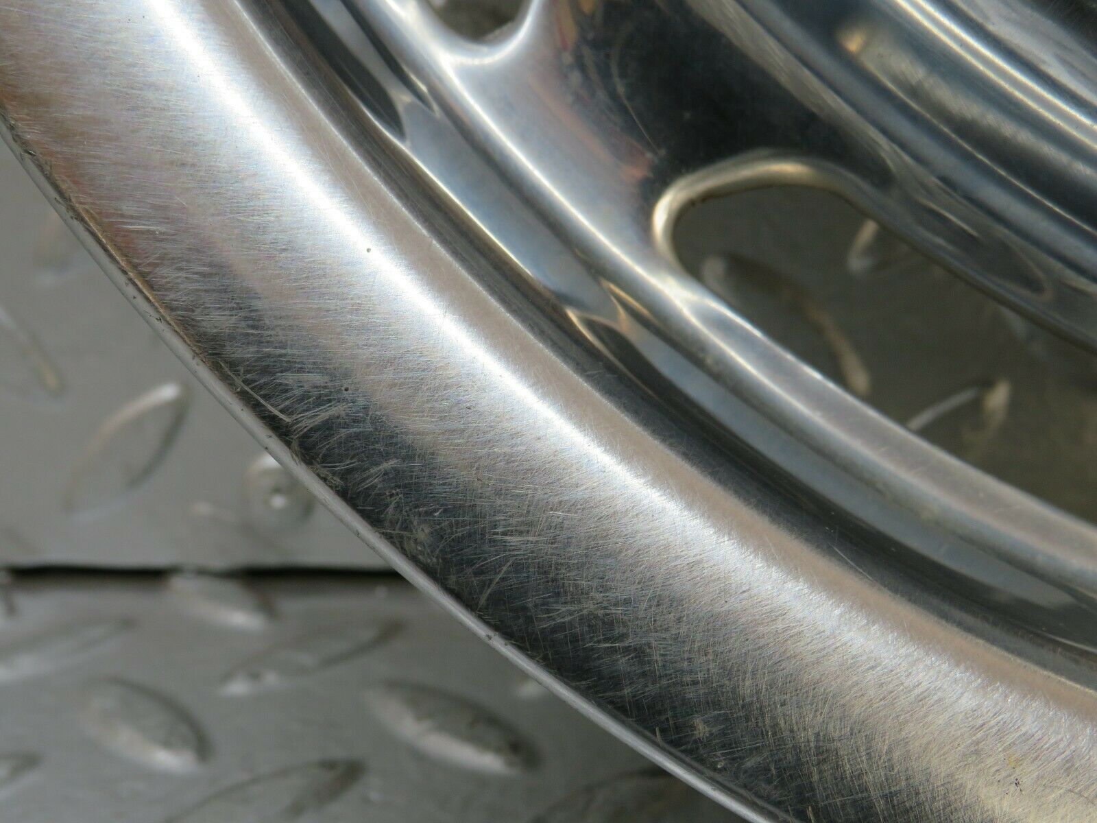 23866 Mercedes-Benz C107 450SLC Coupe Wheel Trim Hub Cap 14"