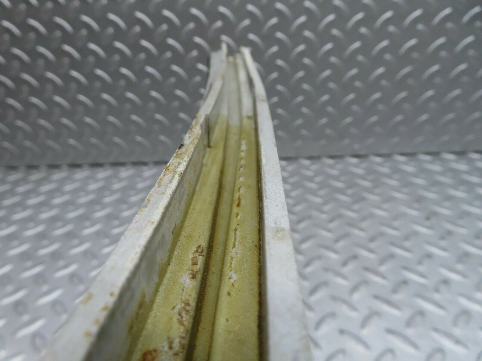 16585 Mercedes-Benz C107 380SLC Side Window Louvre Rear Right