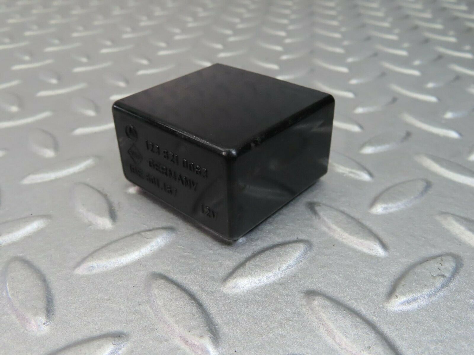 8215 Mercedes-Benz W123 Wiper Control Relay 1238210063