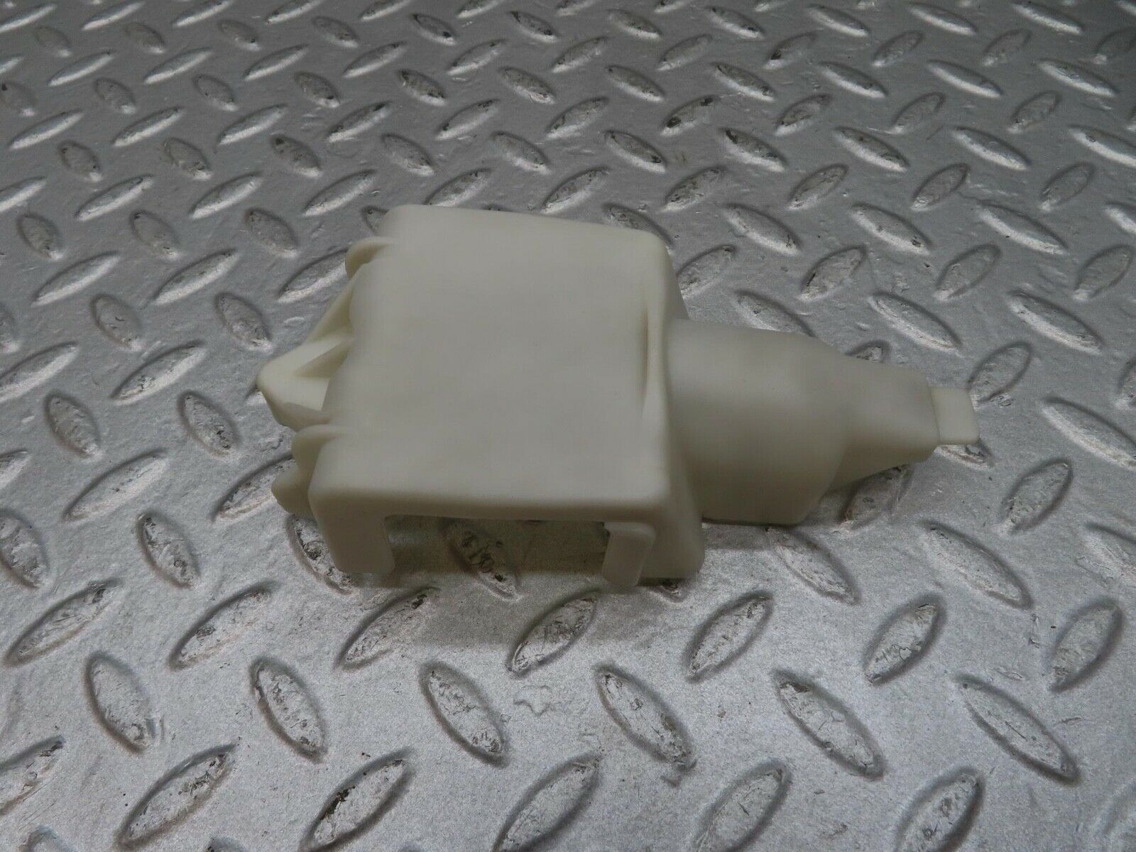 16222 Mercedes-Benz W124 260E Rear Door Lock Vacuum Actuator Cover 1248050590