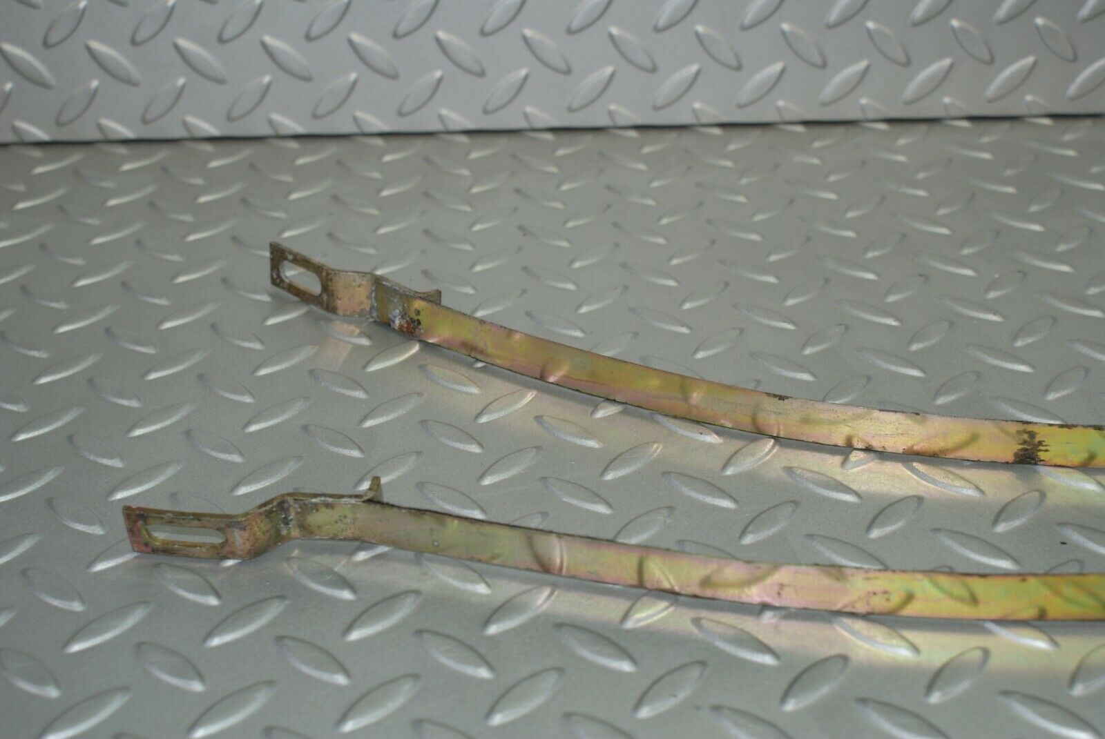 2993 Mercedes-Benz C123 280CE Coupe Heater Box Holder Strap