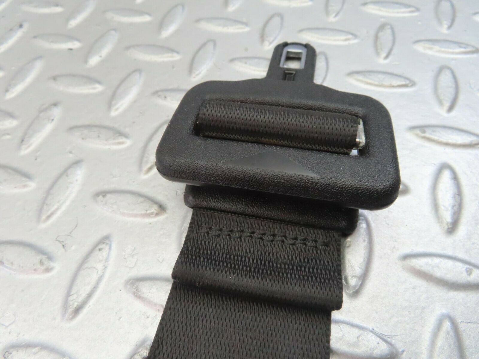 10384 Mercedes-Benz W201 190E Rear Middle Seat Belt With Buckle 2018605685