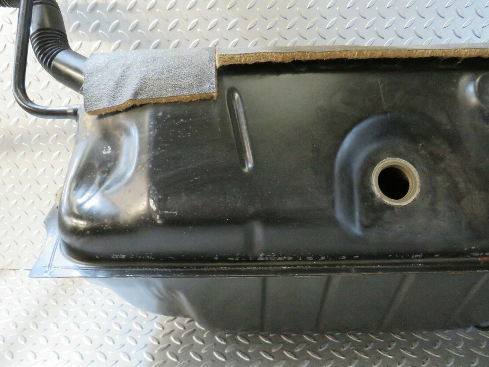 22924 Mercedes-Benz C107 450SLC Coupe Fuel Tank