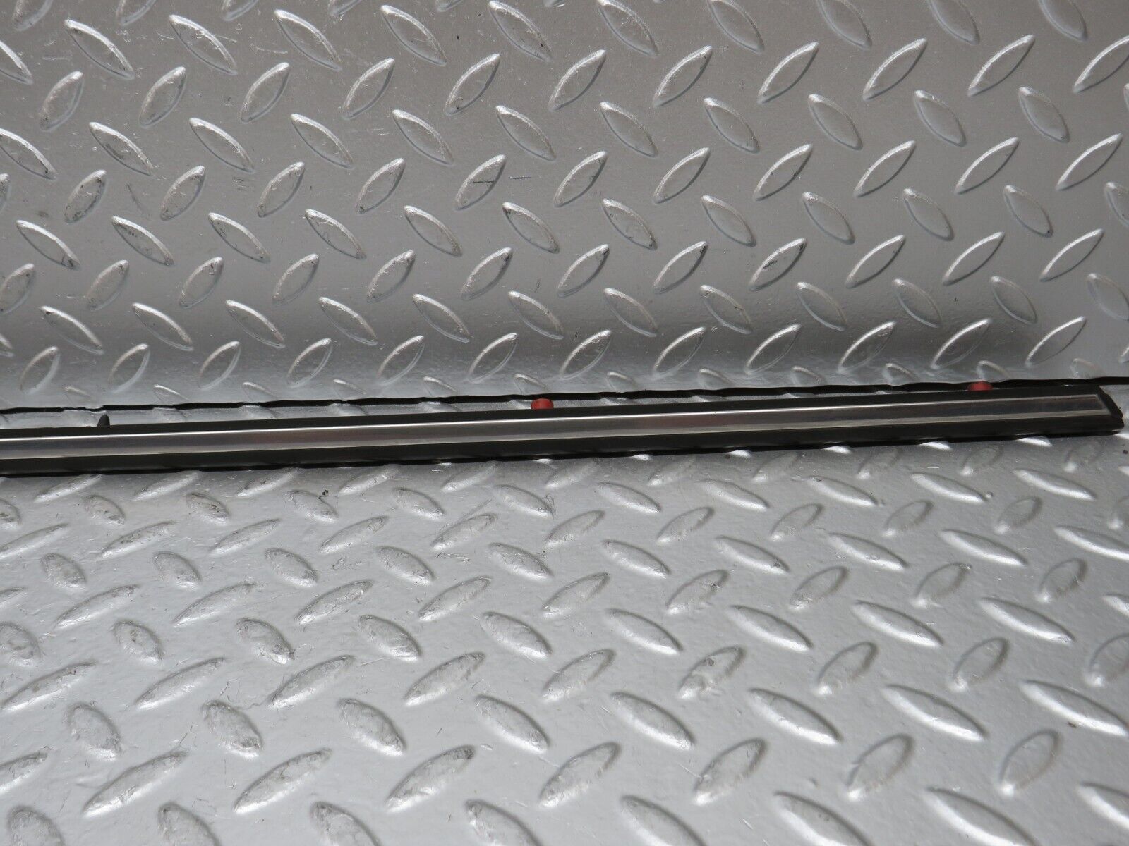 27960 Mercedes-Benz W123 280E Front Left Fender Wing Centre Moulding Trim