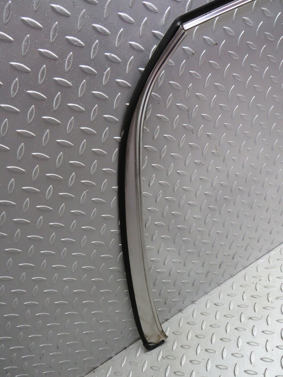 27483 Mercedes-Benz W123 280E Roof Chrome Moulding Trim Left Side