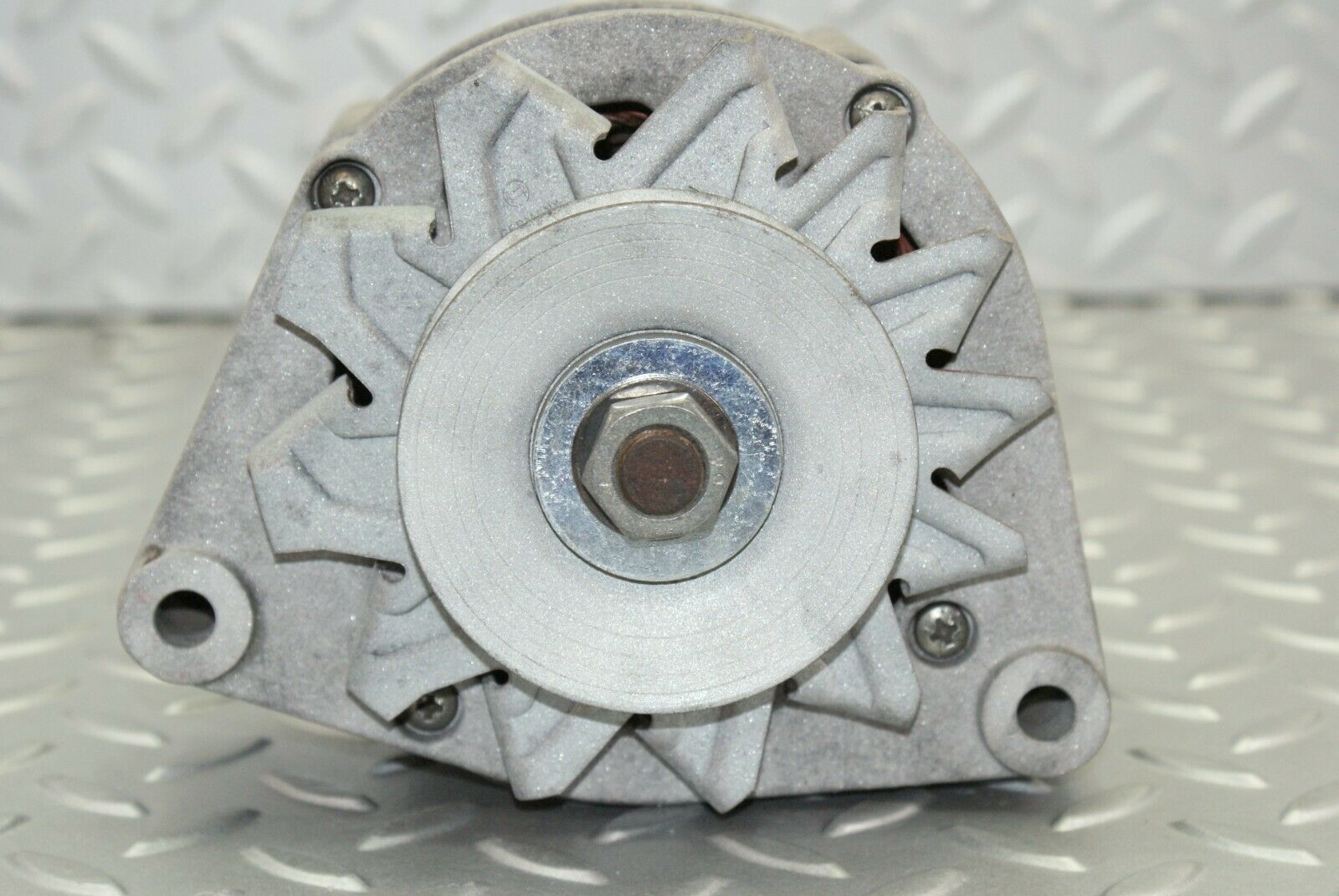 2651 Mercedes-Benz W116 350SE Alternator Bosch