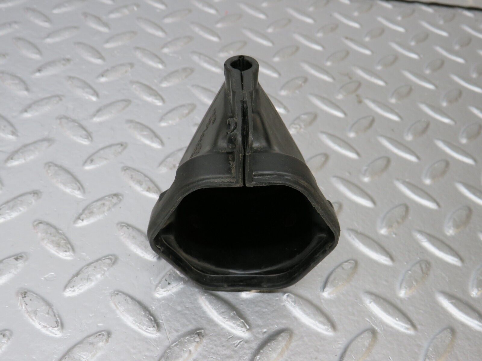 33917 Mercedes-Benz W124 260E Ignition Coil Cover Cap 0001582285