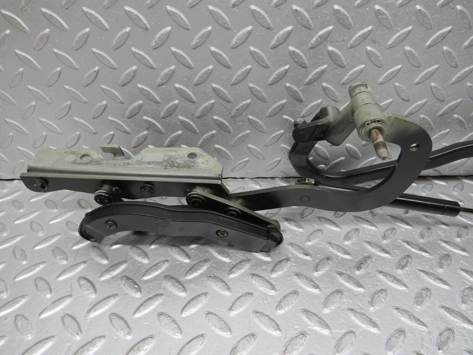 37853 Mercedes-Benz A124 320E Cabriolet Trunk Boot Soft Top Hinge Left Side