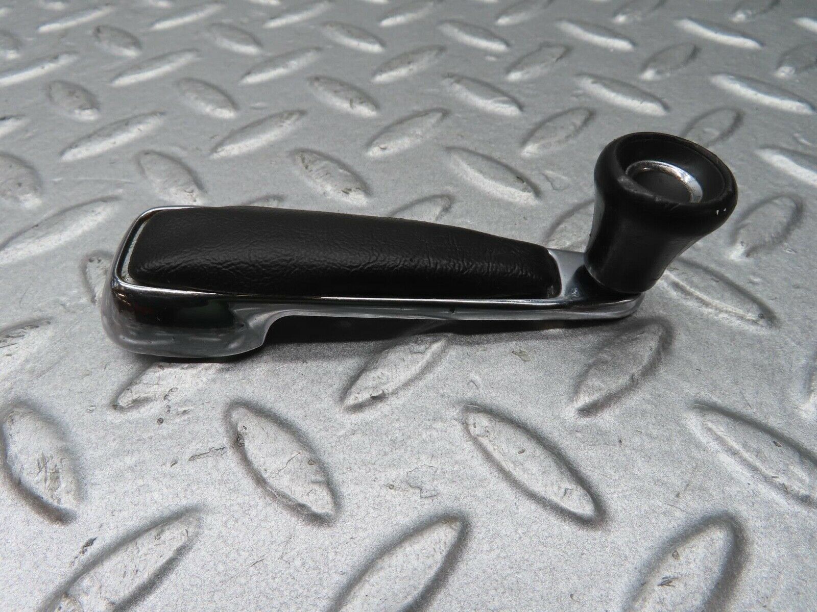 13125 Mercedes-Benz W111 220S Window Lifter Crank Handle