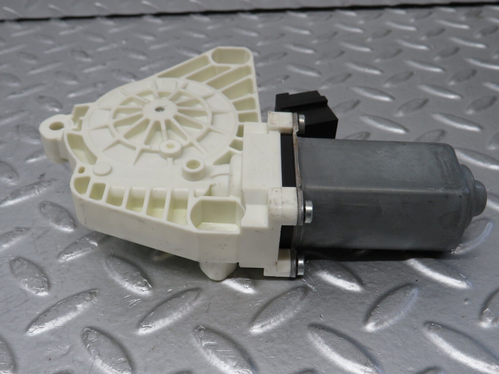 35162 Mercedes-Benz W221 Rear Right Window Regulator Motor 2218203042