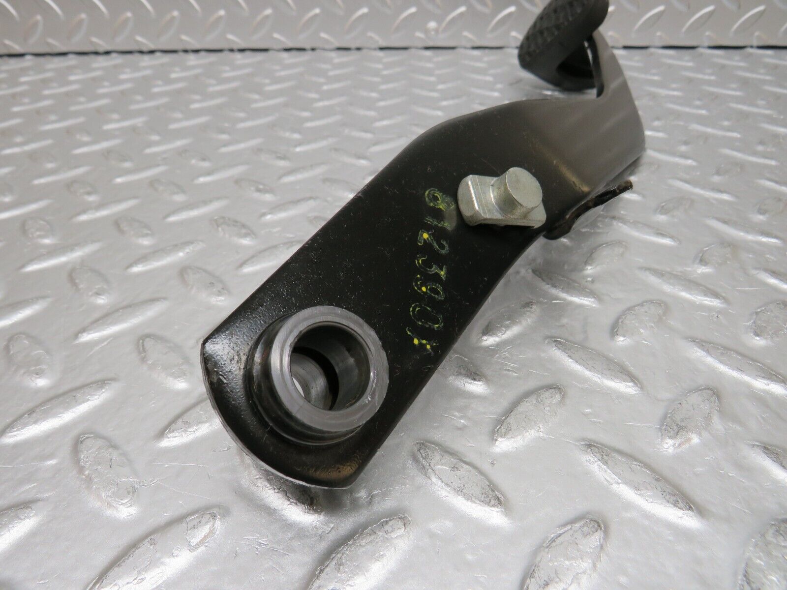 31351 Mercedes-Benz S124 220TE Wagon Brake Pedal With Rubber 2012920082