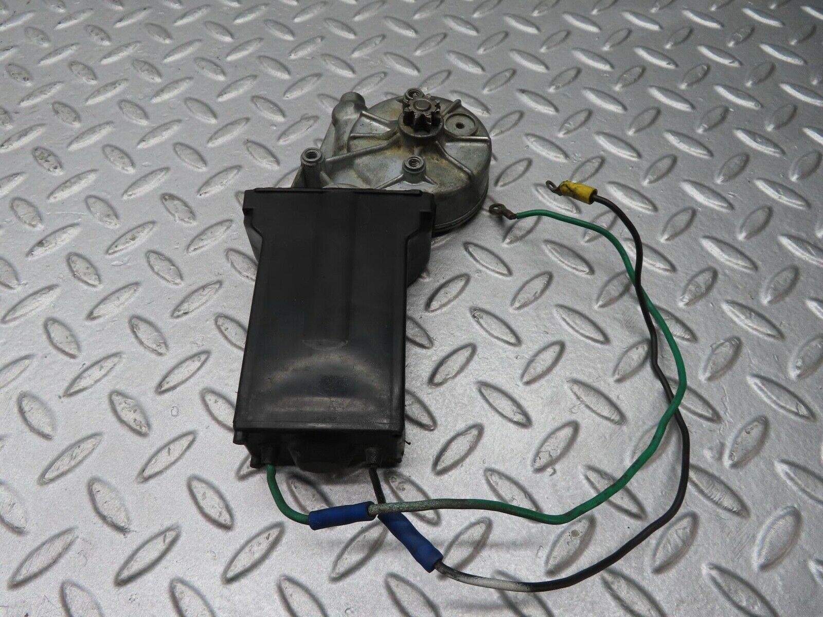 12422 Mercedes-Benz W108 280SE 3.5 Window Regulator Motor Front Right 0132001102