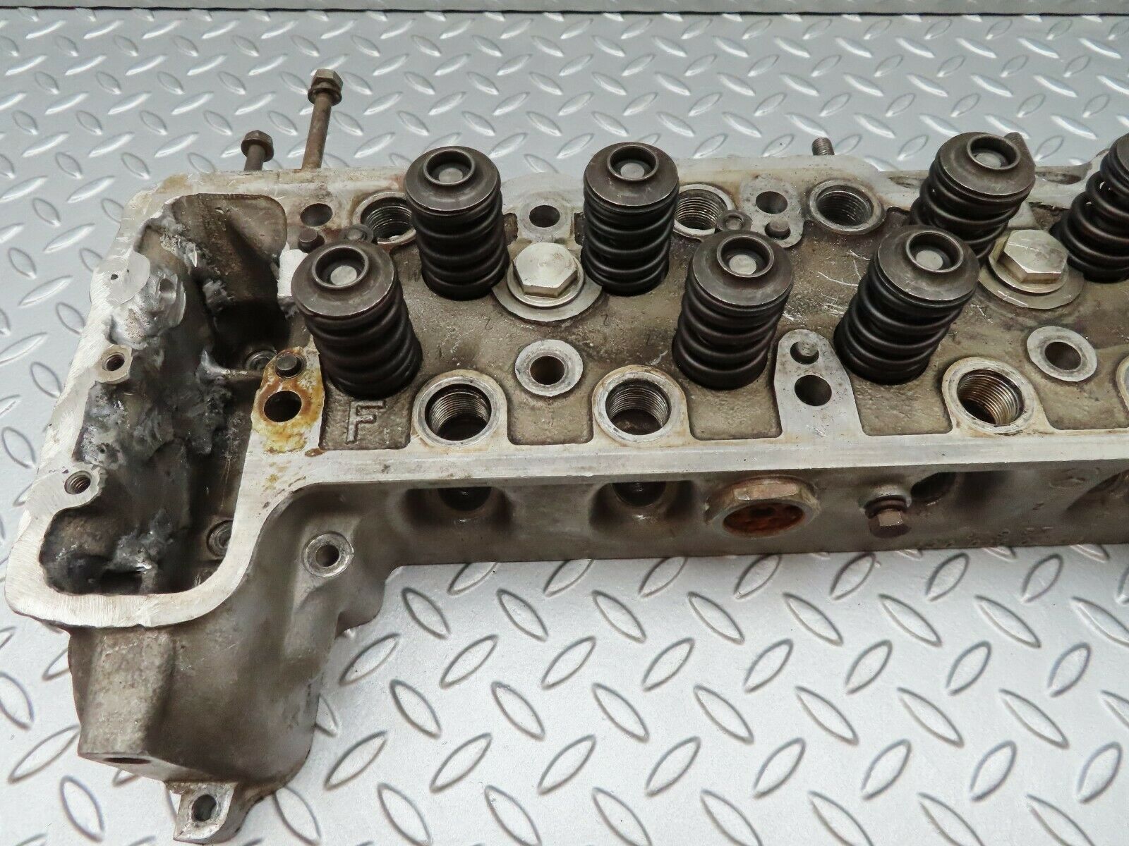3676 Mercedes-Benz W108 280SE Cylinder Head 1300160001