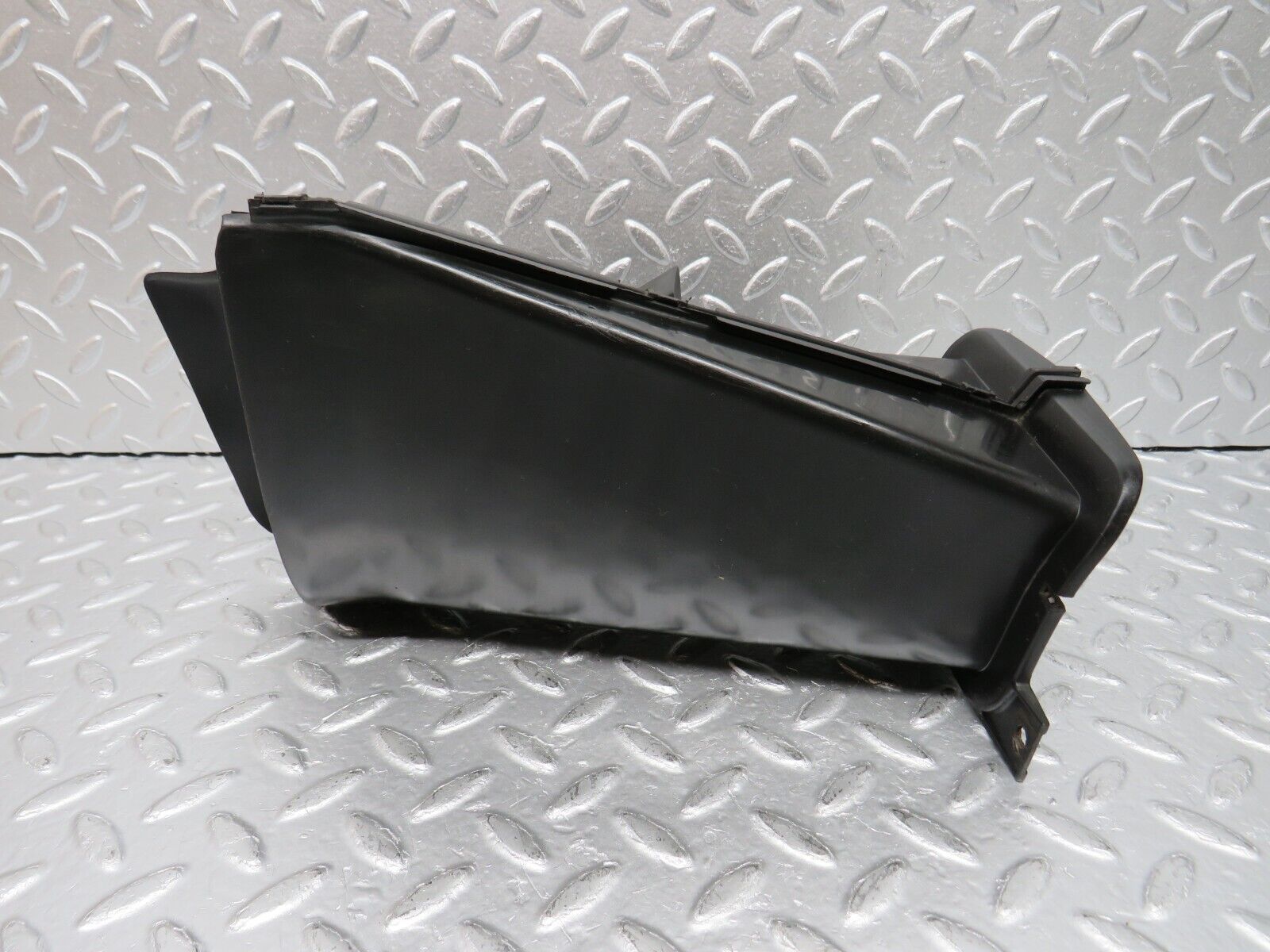 33244 Mercedes-Benz W202 C180 Front Right Brake Cooler Duct 2028890236