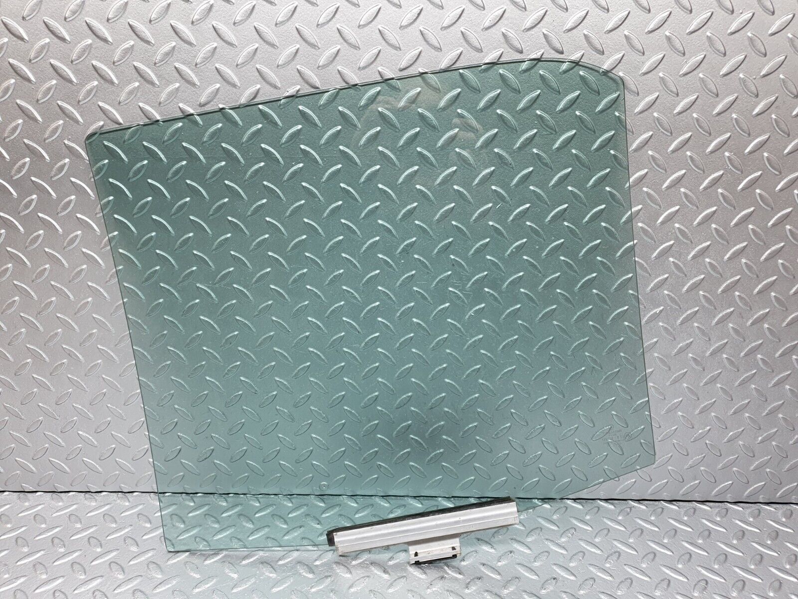 41407 Mercedes-Benz W124 200E Rear Right Door Window Glass