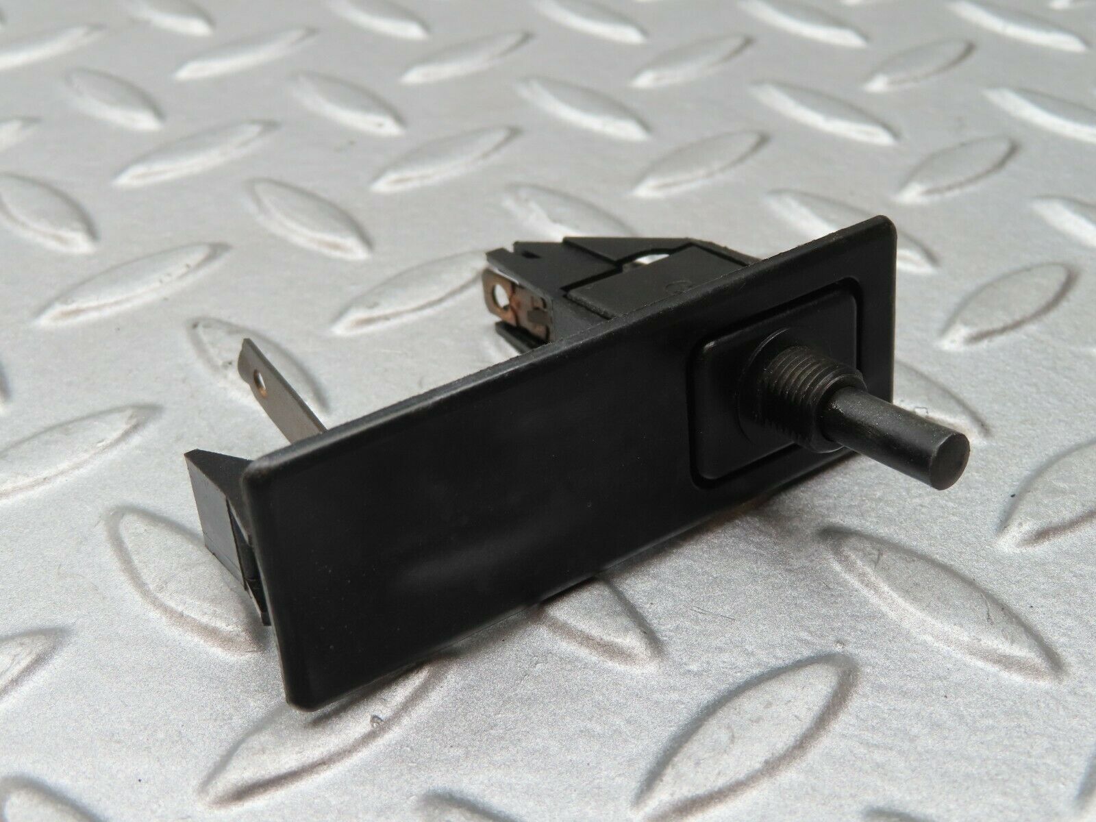 4204 Mercedes-Benz V123 240D LWB Trunk Lighting 1158202511