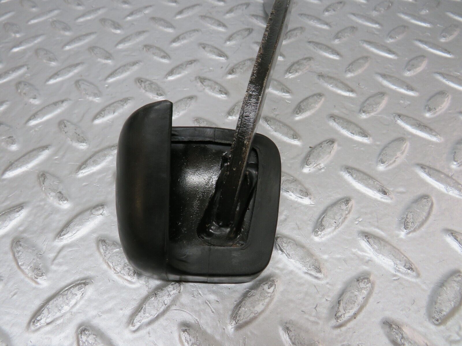 26786 Mercedes-Benz W123 240D Brake Pedal With Rubber