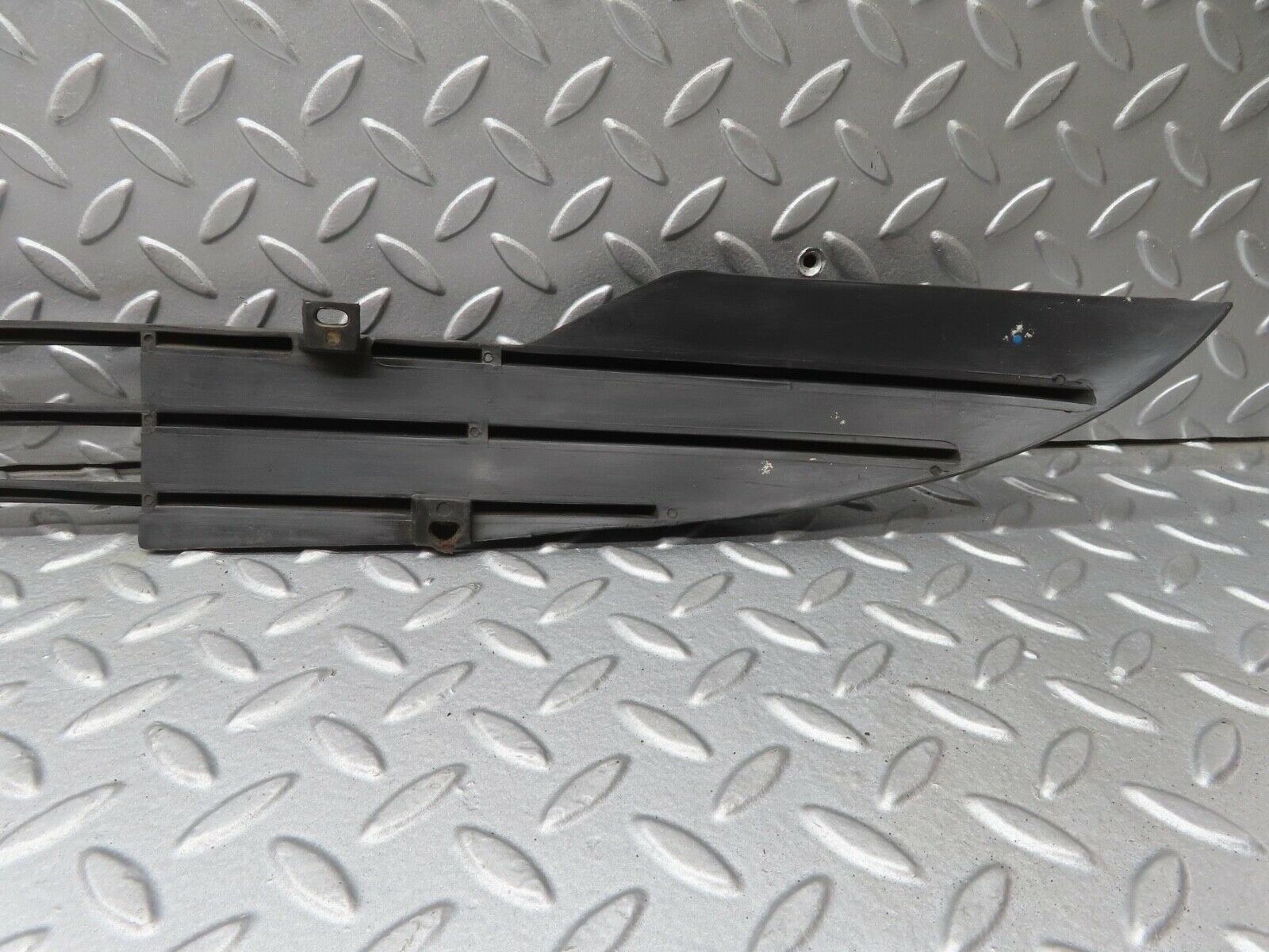 13904 Mercedes-Benz C107 280SLC Front Bumper Lower Grill