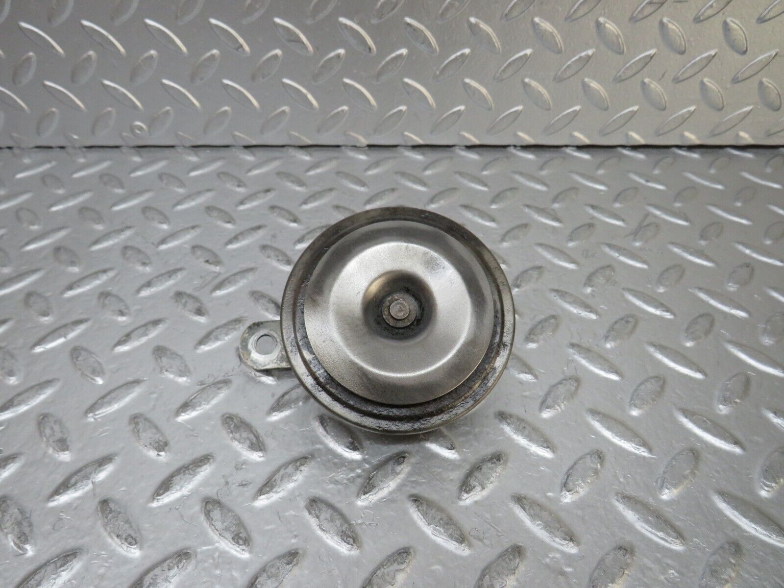 26899 Mercedes-Benz W123 240D Horn Bosch 0035423820