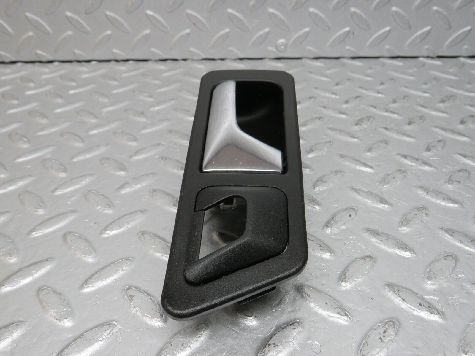 38723 Mercedes-Benz W201 190E 2.6L Rear Right Interior Door Handle 2017660264