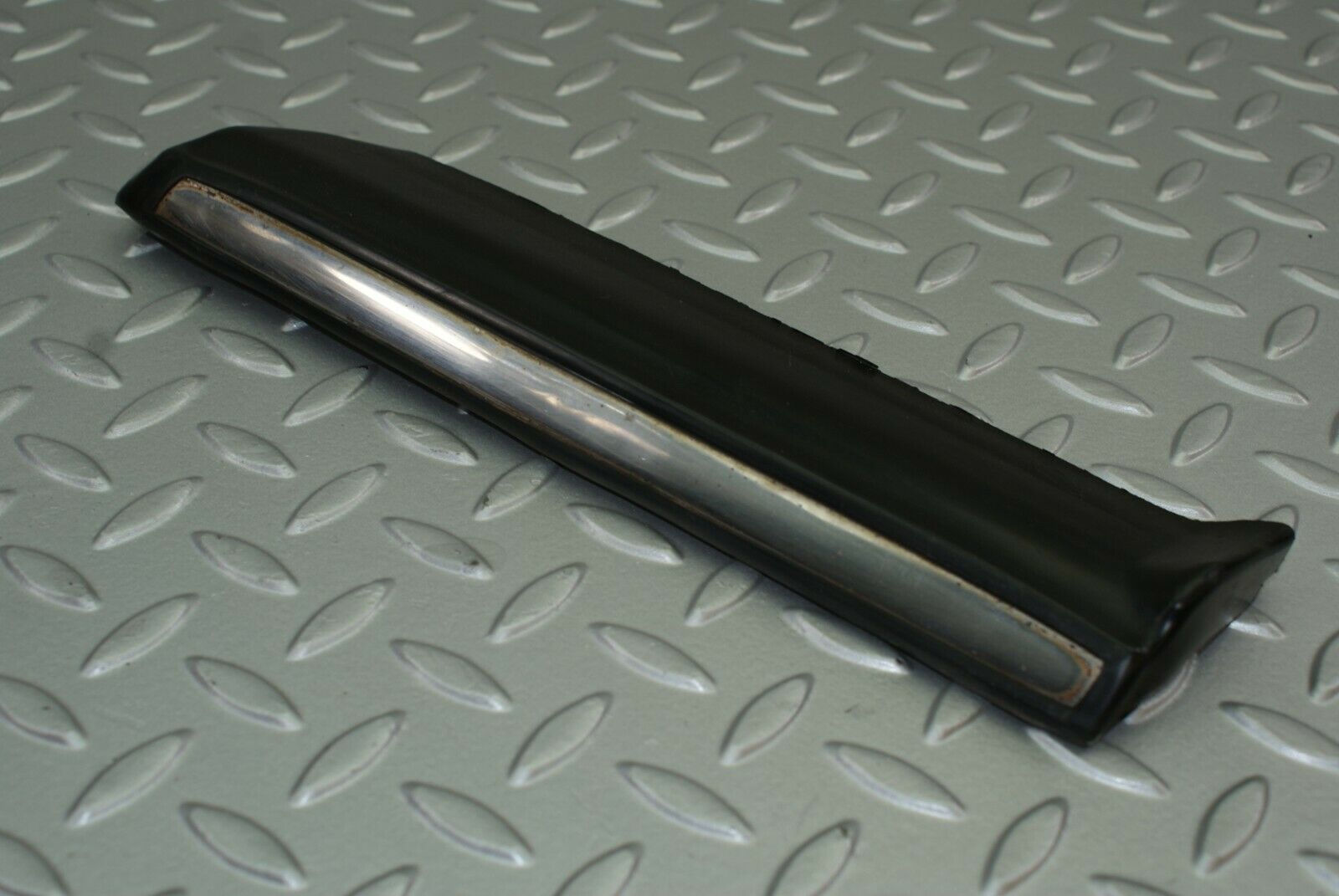 2833 Mercedes-Benz C123 280CE Coupe Front Right Fender Wing Lower Trim