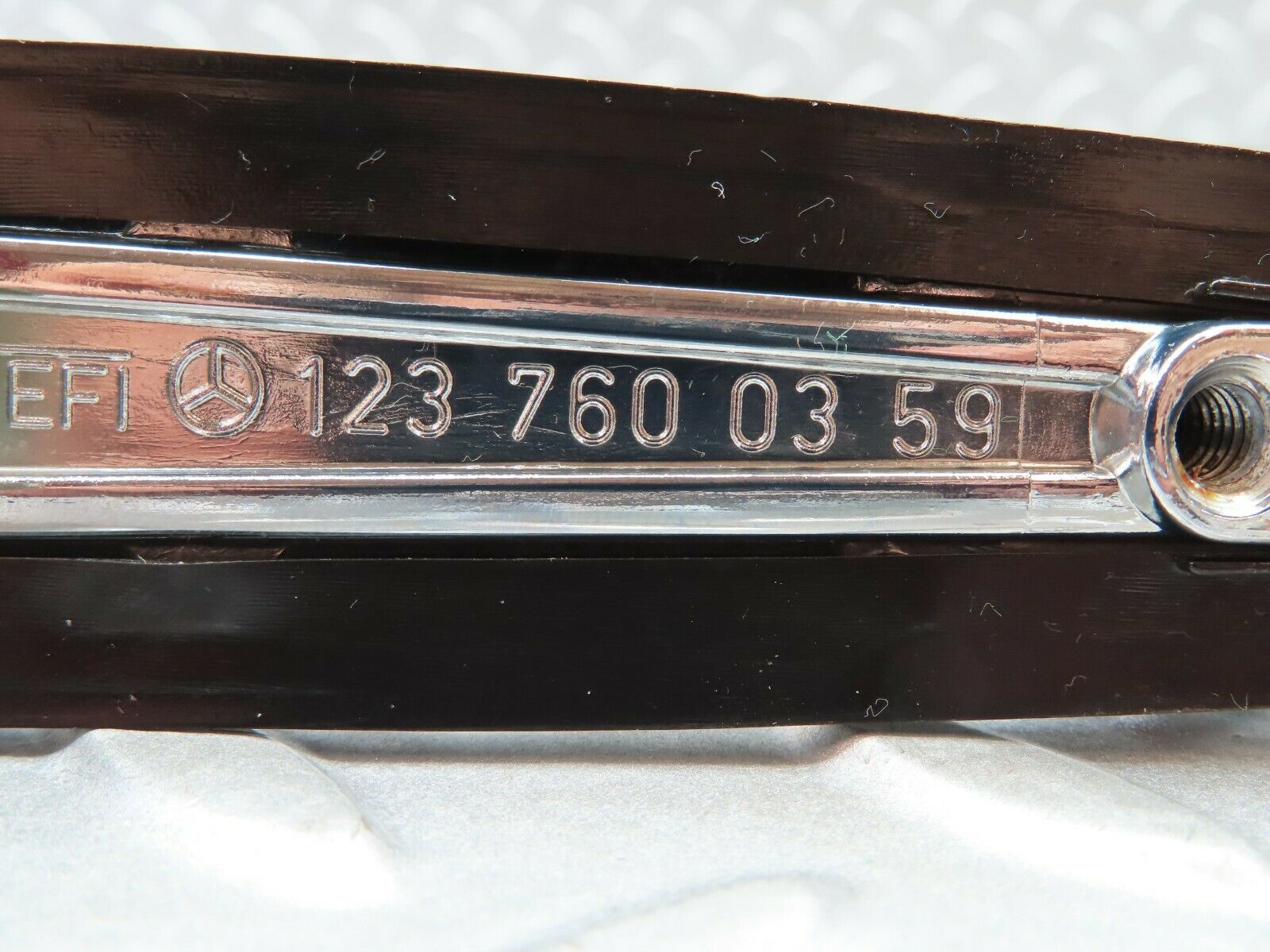 5812 Mercedes-Benz W123 200 Exterior Door Handle Rear 1237600359