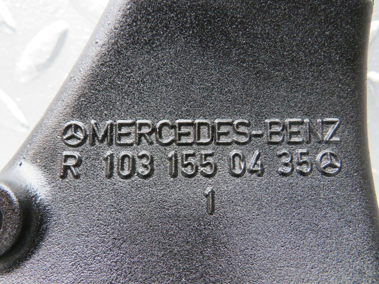 21772 Mercedes-Benz W126 300SE Alternator Generator Bracket 1031550435