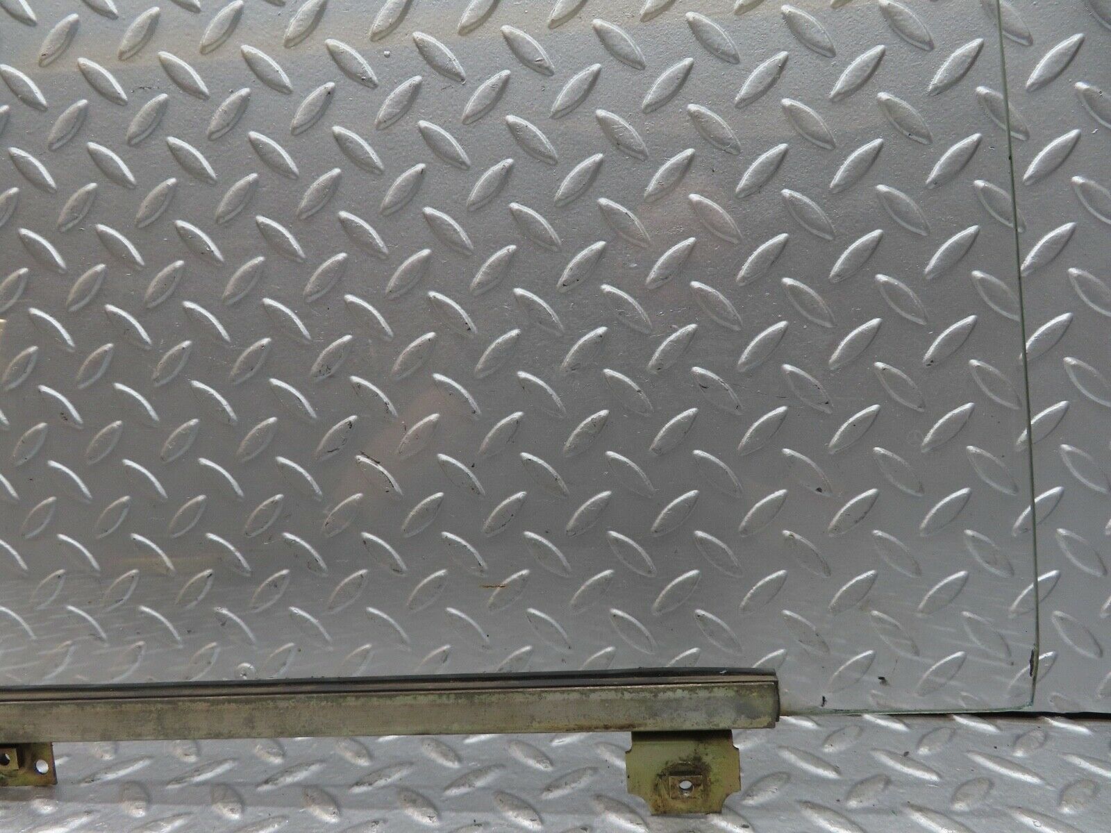 18814 Mercedes-Benz W116 Rear Left Door Window Glass