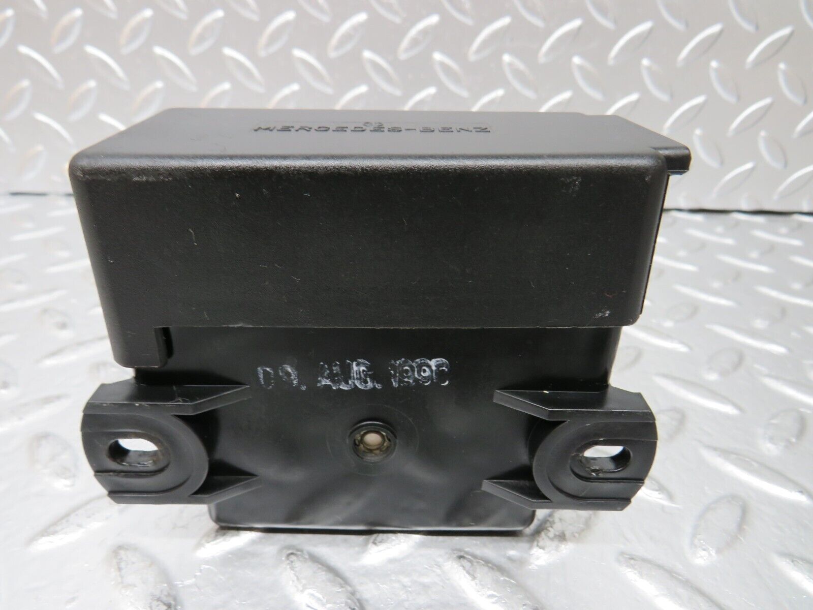 25247 Mercedes-Benz W201 190D Heater Plug Timer Relay Cover 0005454145