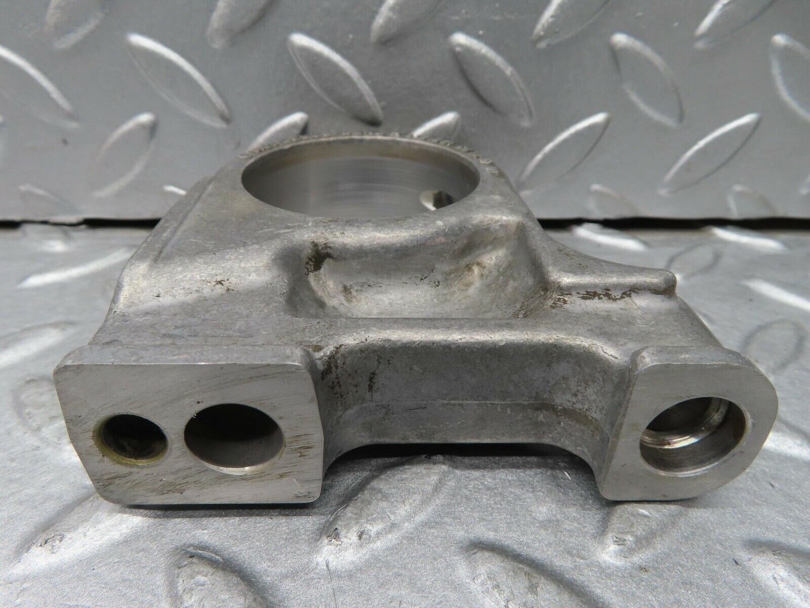 16719 Mercedes-Benz C107 380SLC Camshaft Tower Bearing 1160514612