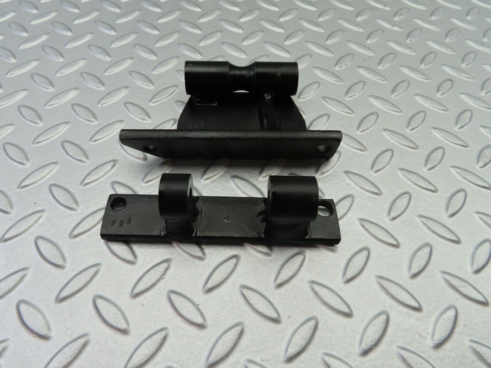 6821 Mercedes-Benz S124 E220 Wagon Air Con Compressor Bracket Holder