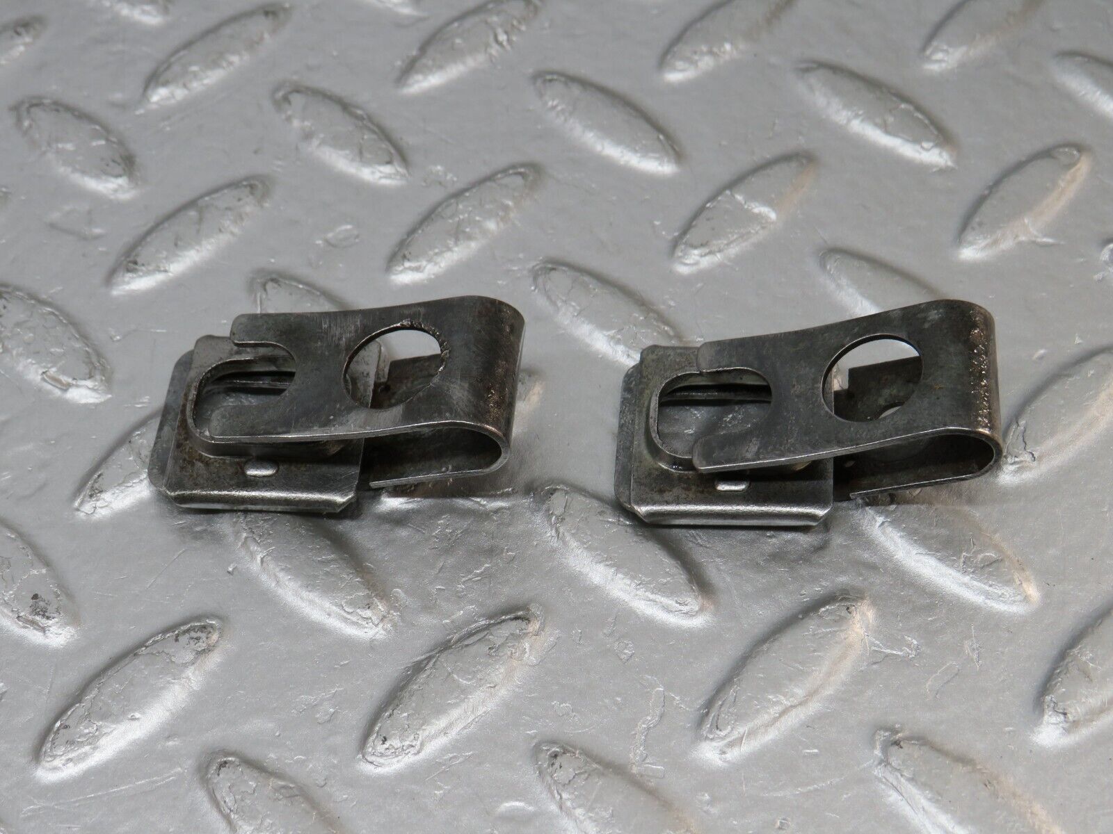 34481 Mercedes-Benz C126 380SEC Coupe Fuel Injector Bracket